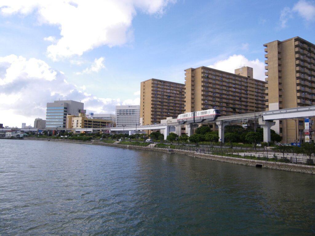 Yui Rail monorail running along the Kokuba River in Naha